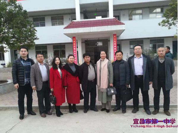 千里送教不辞远，鄂赣两地友谊传