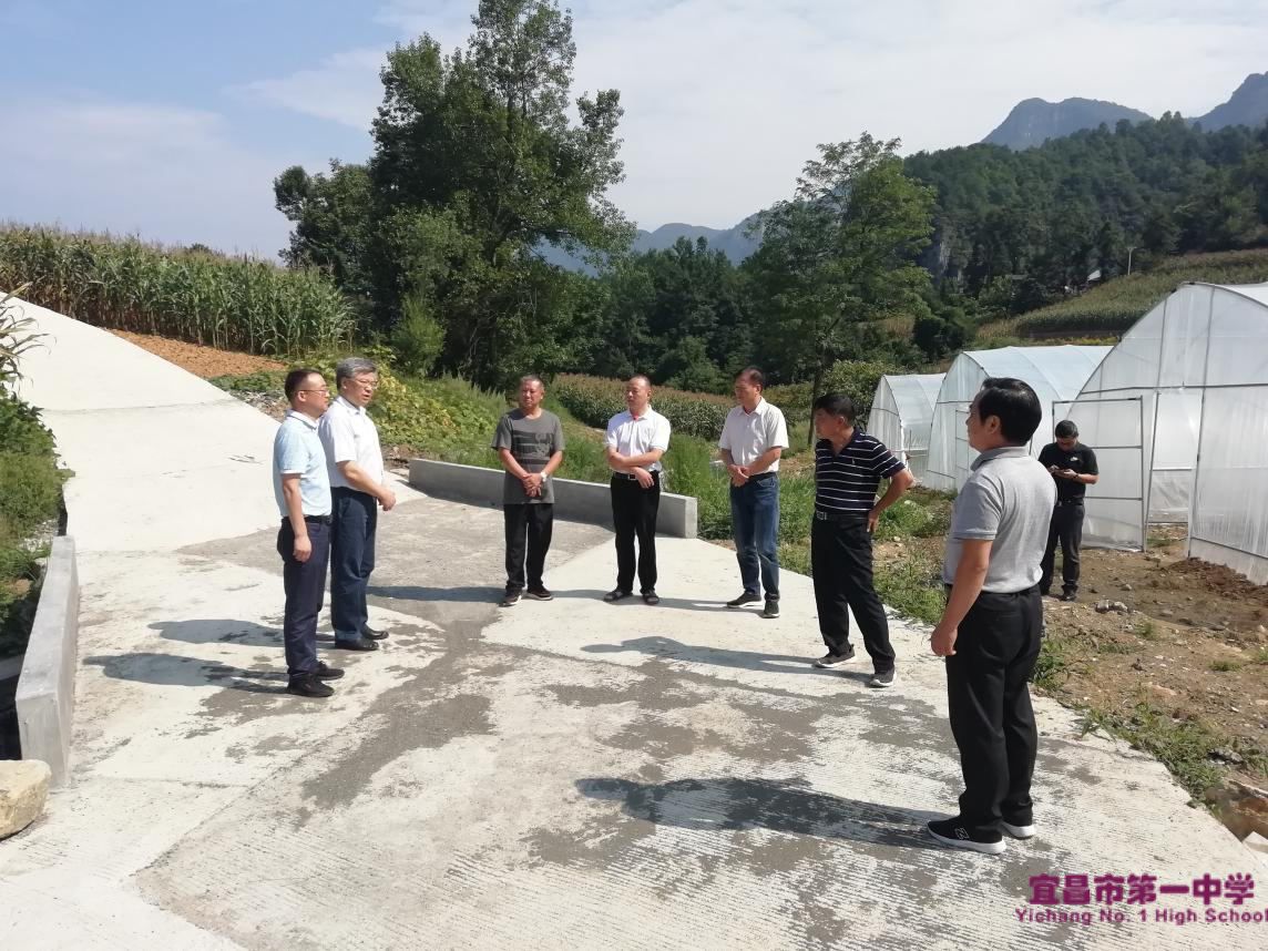 转发:市教育局领导深入扶贫联系点调研指导脱贫攻坚工作 
