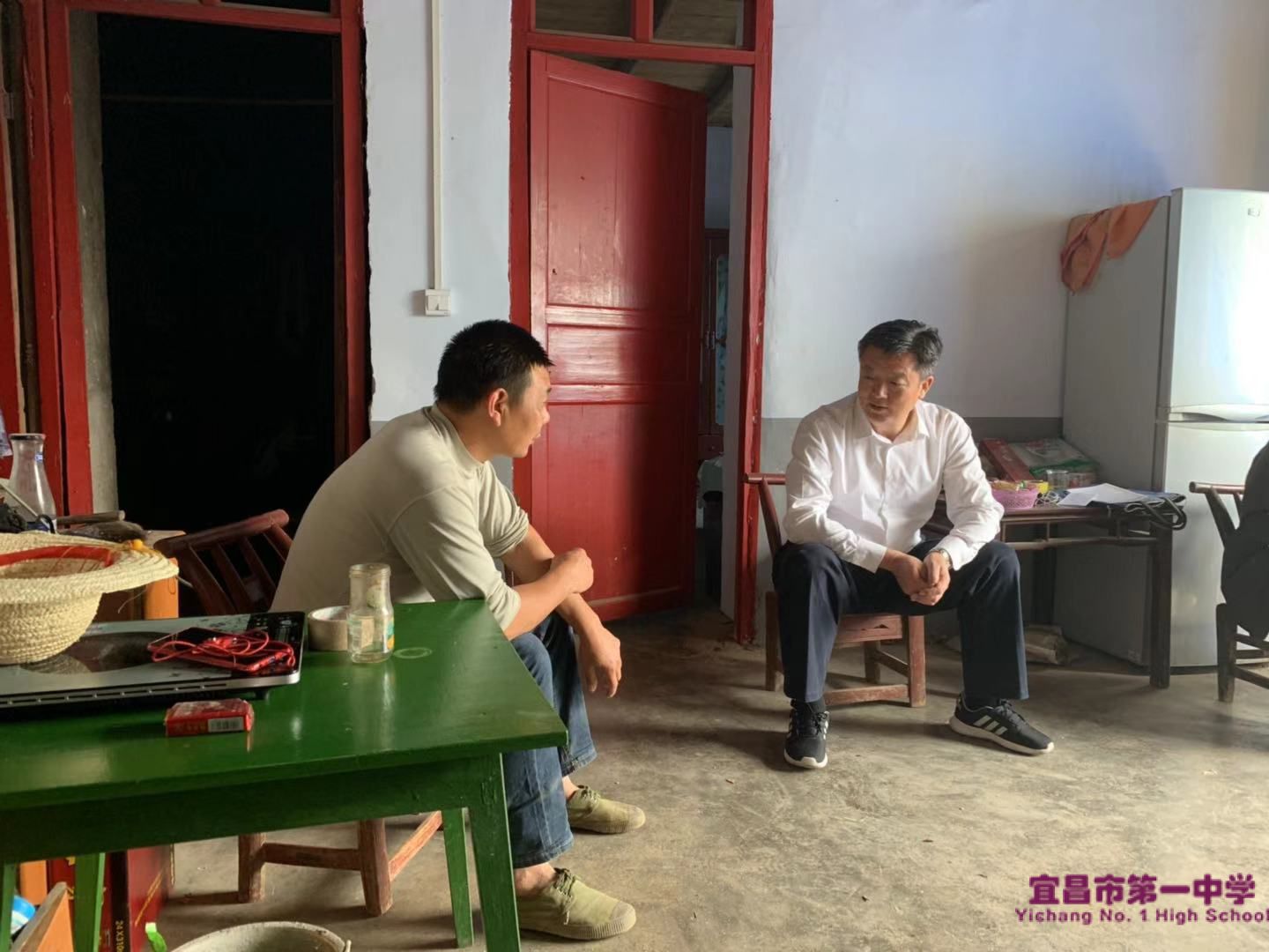 扶贫不辞百里远，初心不忘助扬帆