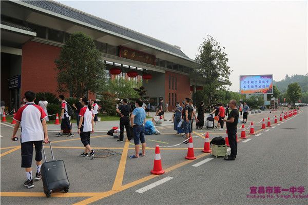 我校高一、高二学子迎来返校复学