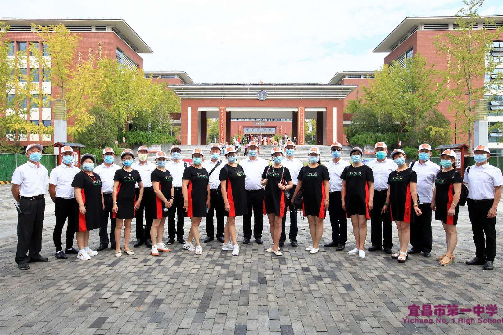 我校76级校友返校重温校园梦