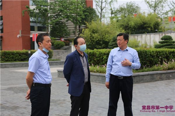 【2021年高考】省教育厅二级巡视员祝正龙一行来校检查2021年高考准备工作