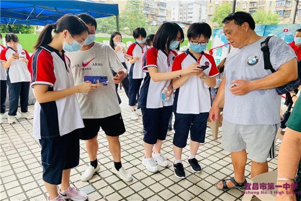 传递爱、奉献爱，我校学子积极参与暑期社会志愿服务