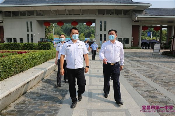 副市长上官福令来校检查调研开学校园安全工作