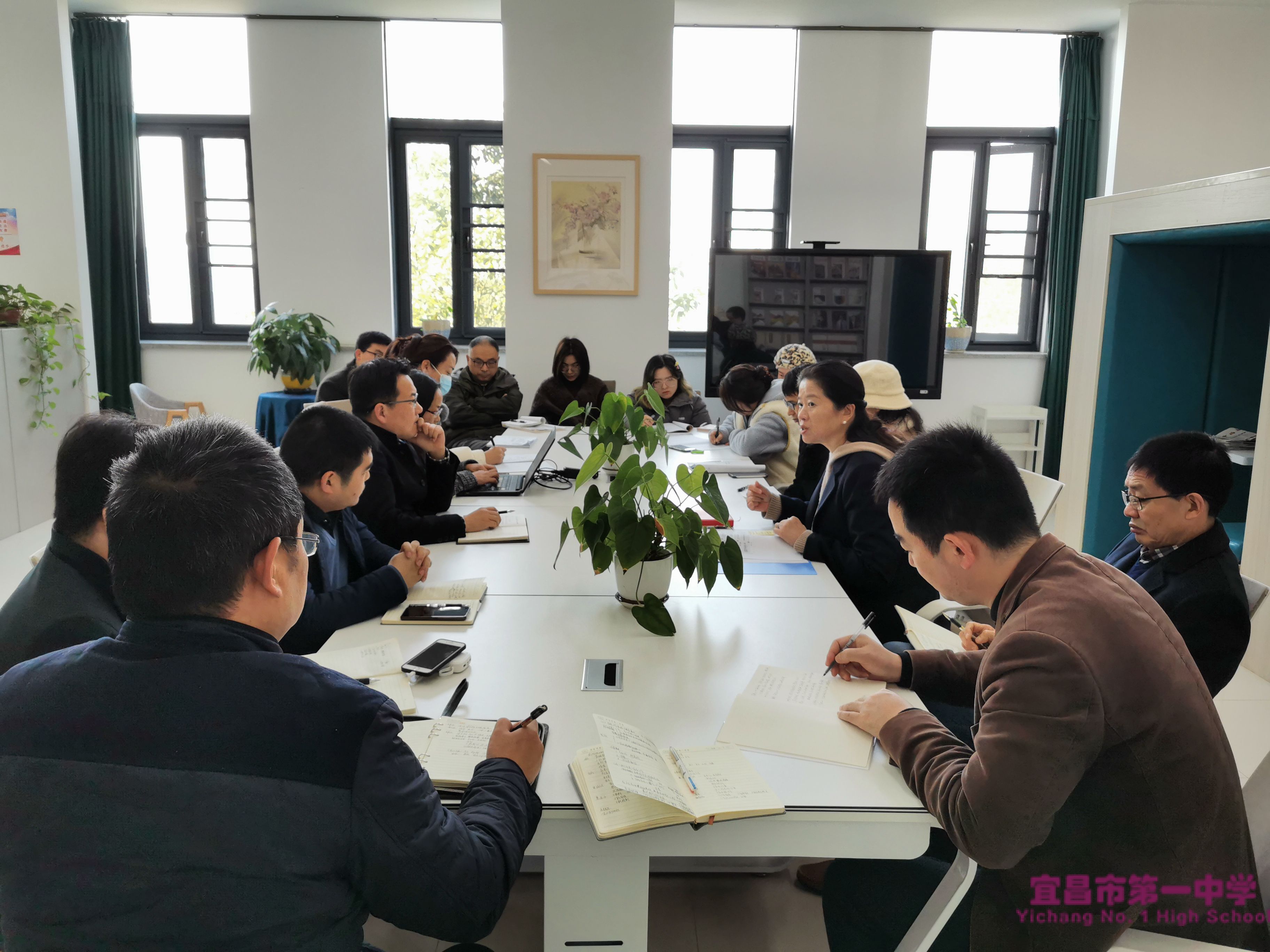 我校高二年级召开心理健康教育与心理危机识别干预交流会