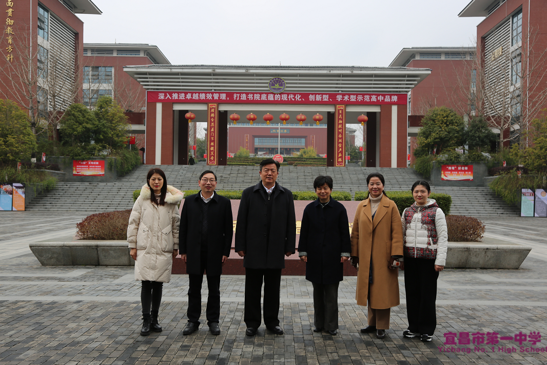 市委常委、宣传部部长周正英来校慰问校长付全新同志