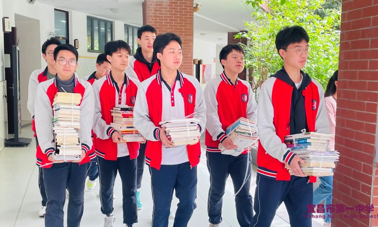 爱心送温暖,书香传真情——宜昌一中开展捐书献爱心活动