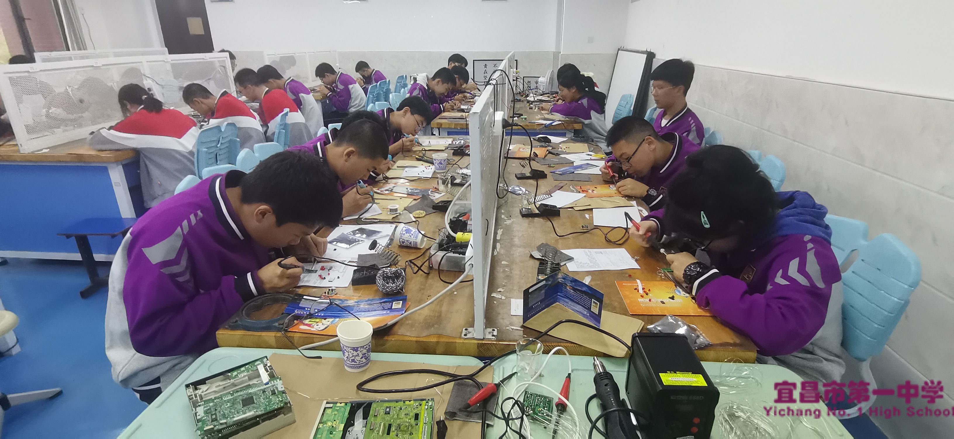 我校隆重举行第二十四届科技节