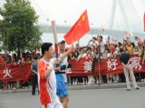 来自宜昌一中的奥运火炬手之一——宜昌市科协副主席&nbsp;曾勇