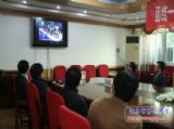 我校组织教职工收看全省行评集中评议电视直播
