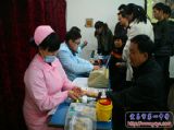 我校教师踊跃参加义务献血活动