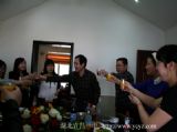 我校女教师喜庆“三八”妇女节