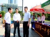 我校参加教育行风评议夷陵广场服务咨询会