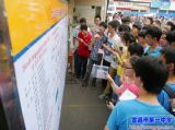 【关注2014年高考】考生来宜昌市第一中学考点熟悉考场