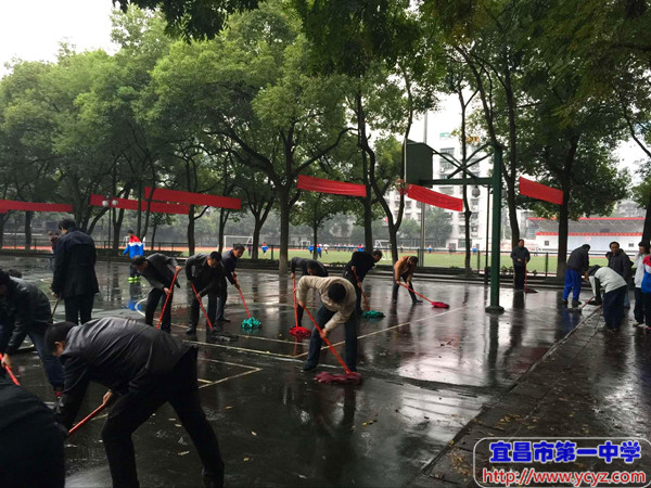 党员教师义务劳动，赞一个