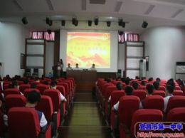 我校2014级学生业余党校开课