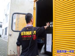 【关注2015年高考】电信通讯抢修车进驻一中保畅通
