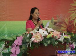 家长代表邓芬女士在2015届毕业典礼大会上的发言