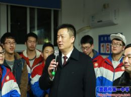 校长付全新新年看望一中学子