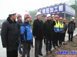 我校新校区学生公寓喜封金顶