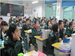 “恪守信仰，坚守忠诚”主题班会小结