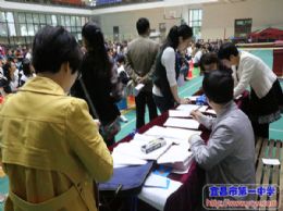 西陵区第八届人大代表换届选举第82选区选举大会在我校召开