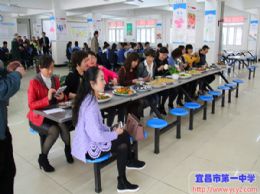 第五届服务育人文化节系列报道之厨艺大赛“帮厨”体验