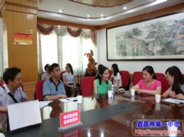 襄阳保康一中高三全体教师来我校考察交流