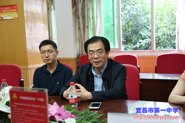 华中师范大学副校长蔡红生介绍学校情况