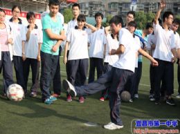 【关注2016年高考】尽情游戏，轻松上阵——高三趣味运动会开心上演