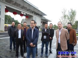 长阳县副县长覃红一行参观我校新校区