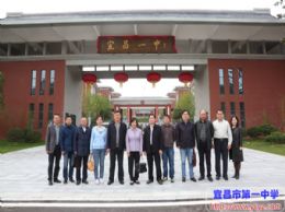 我校校友中央社会主义学院王小鸿教授参观新校区