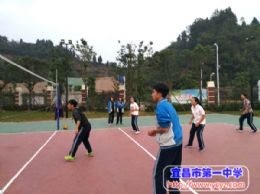 阳光正好，球场争锋
