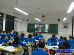 不忘初心跟党走,青年建功新时代--我校学生收看十九大专题报道