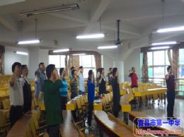 高二支部举行5月支部党日活动