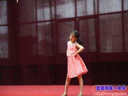 我校举行“拥抱快乐，放飞梦想”六一亲子活动文艺表演