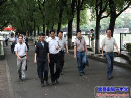 【关注2017年高考】市政府副秘书长叶爱华来我校检查高考考务工作