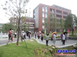 喜迎十九大，欢庆教师节——我校离退休教师到新校区学习考察