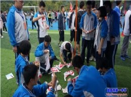 第22届体艺节之认真忙碌的志愿者们
