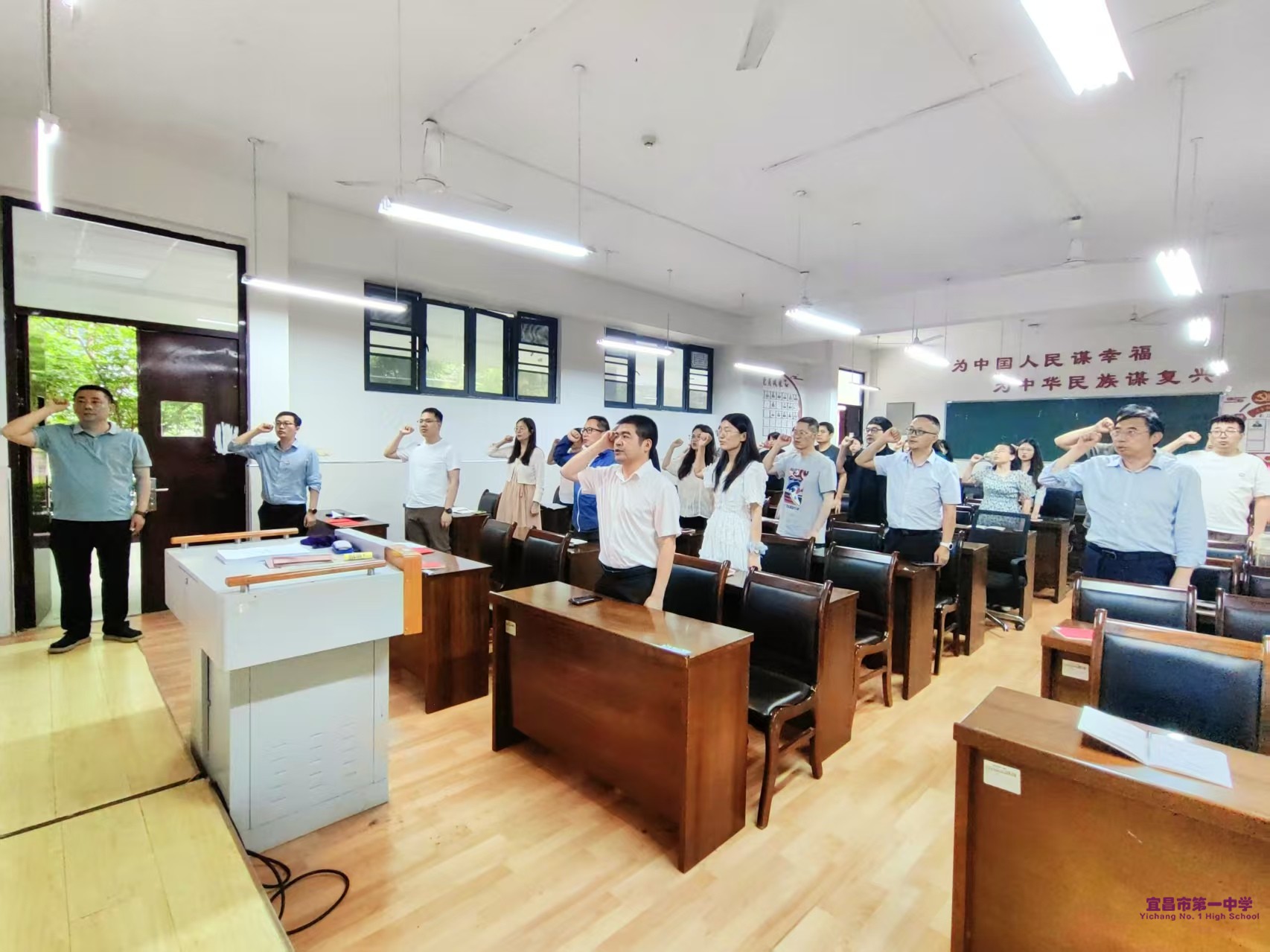 涵养正确政绩观 深耕教育履职担当——宜昌市一中第一支部开展5月主题党日活动