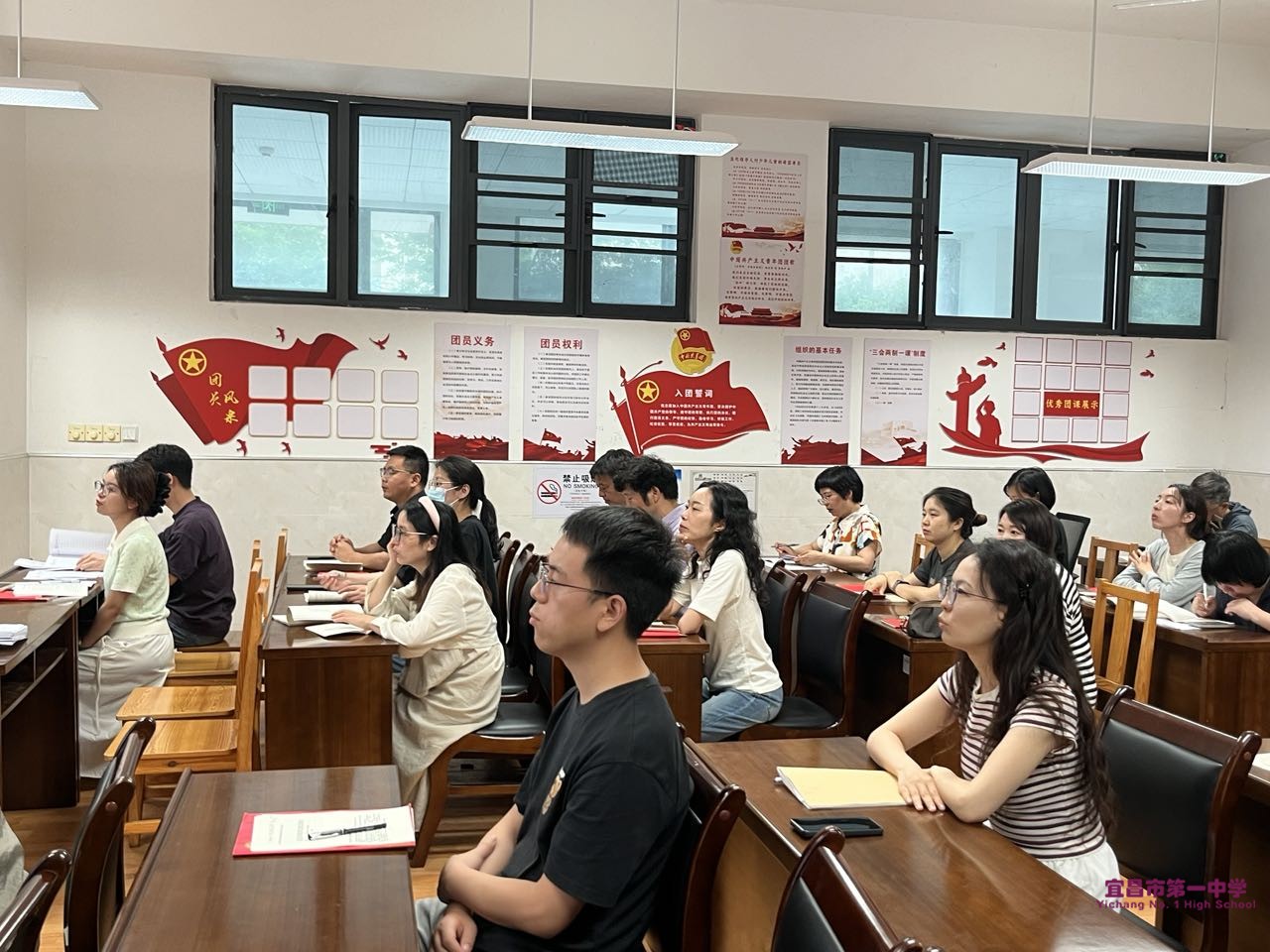 树立正确政绩观 砥砺实干建新功 ——宜昌市一中第三党支部开展5月主题党日